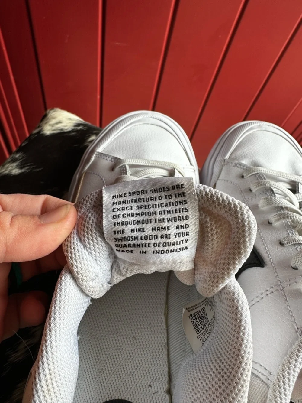 Nike White Low-Top Sneakers with Black Swoosh and Gold Trim - Picture 5 of 7